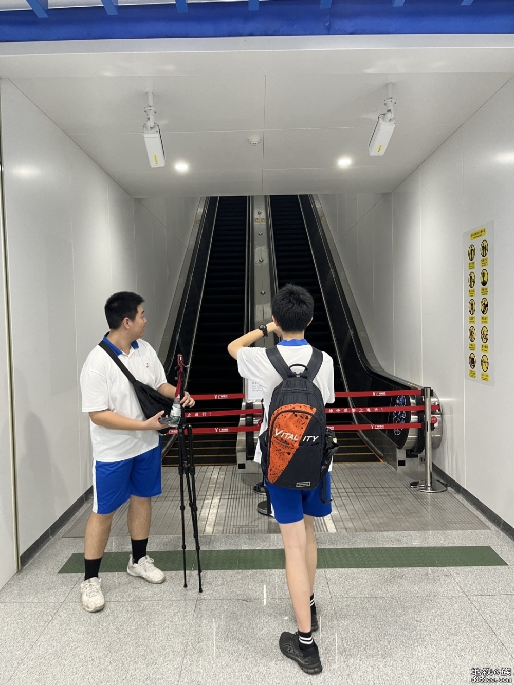 两条地铁新线“抢闸”开通，滨江东街坊：终于等到你！