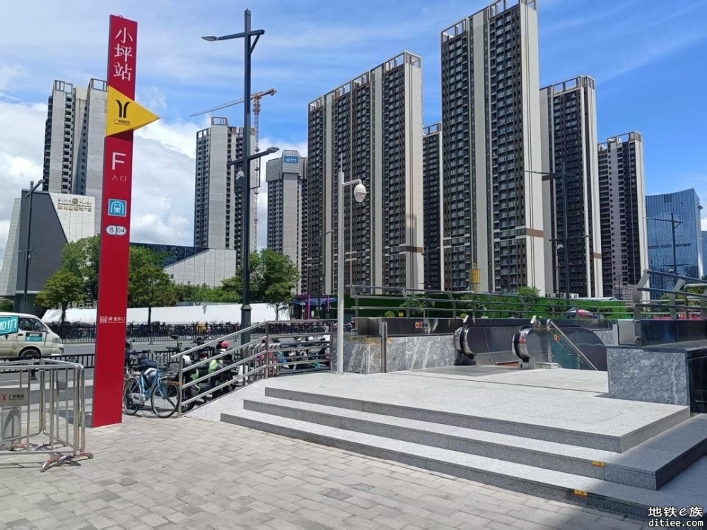 广州两条新线首日客流公布，小坪站新启用E、F两个出入口